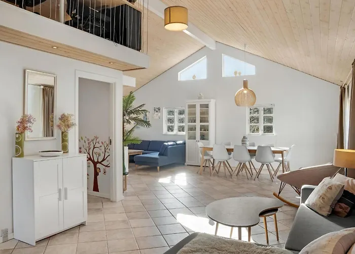 Дом отдыха Cozy In Vaeggerlose With Sauna *